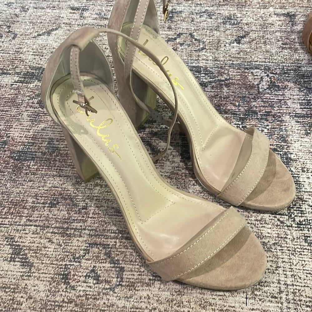 Lulus Taylor tan nude suede 7.5